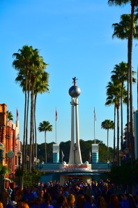 Decent-sized rope drop crowds.