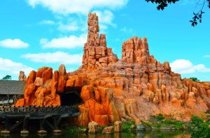 Big Thunder kills me with its photogenic perfection. Good job, Imagineers.