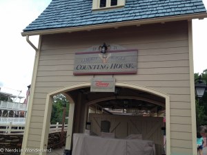 Yes! THIS is what the Magic Kingdom was missing - a Visa kiosk by the Haunted Mansion!