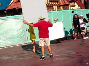 Not that you can really tell it's her from this terrible picture, but Samantha Brown was at the MK filming her new Christmas special for the Travel Channel.